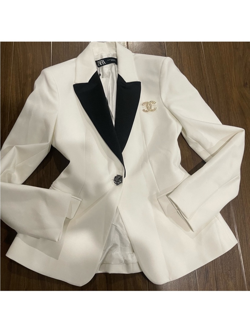 Zara White Blazer with Black Lapel and Gold Brooch